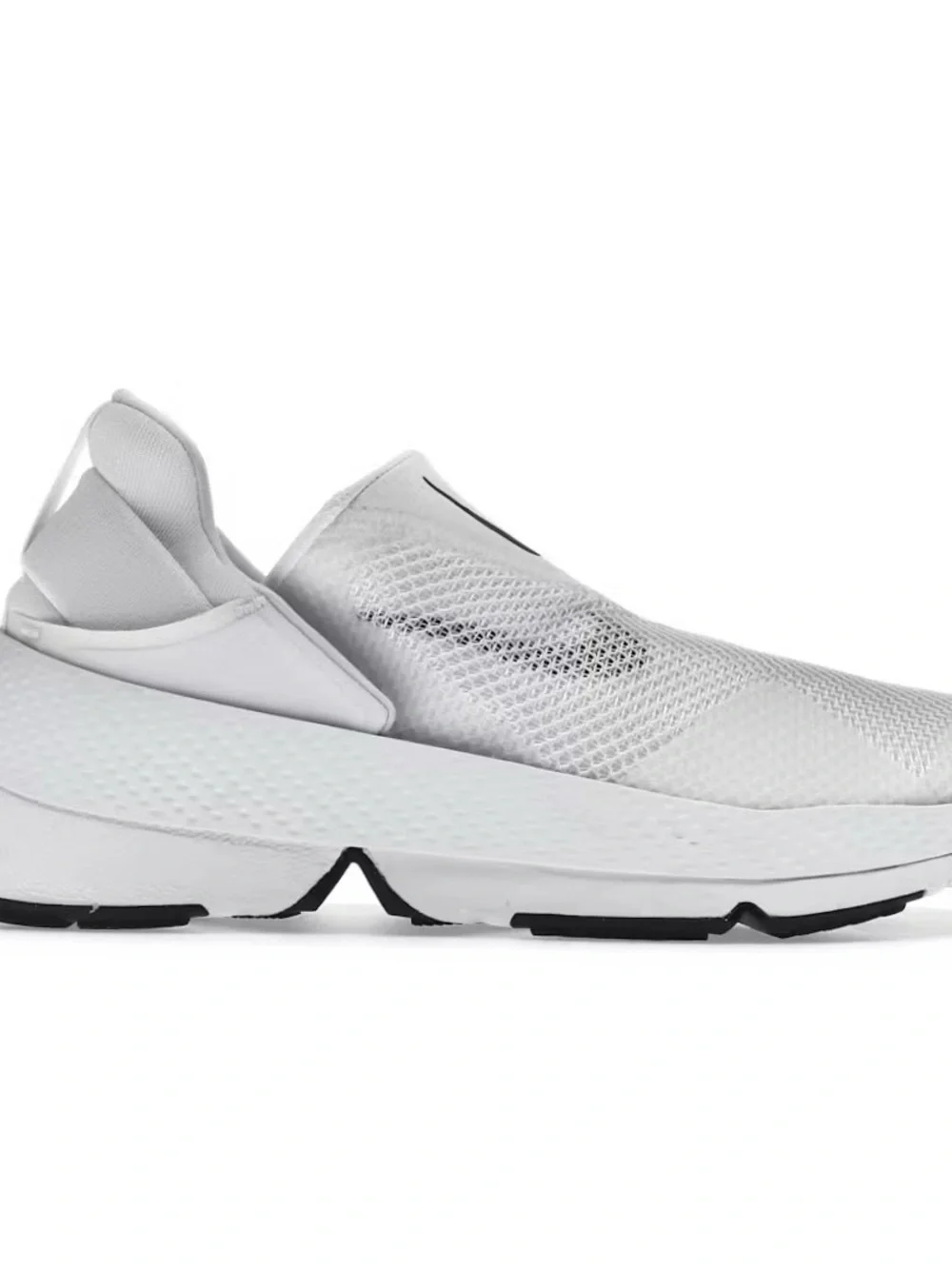Nike White & Black Slip-On Nike Go FlyEase